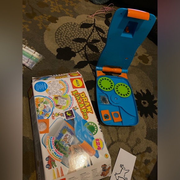 ALEX Art Draw Like A Pro projector, slides & storage! - Picture 4 of 13